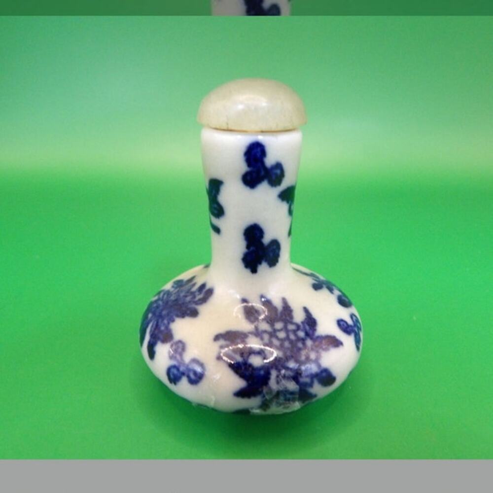 Signed Chinese Porcelain Snuff Bottle